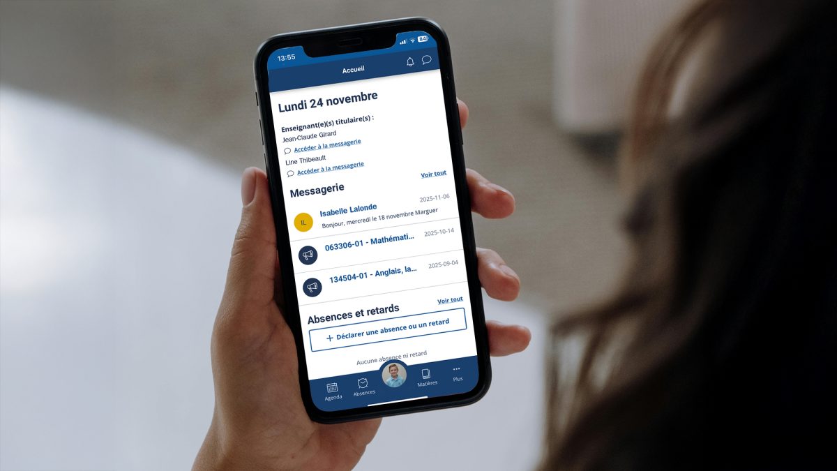 Image d'un cellulaire avec l'interface de Mozaïk
